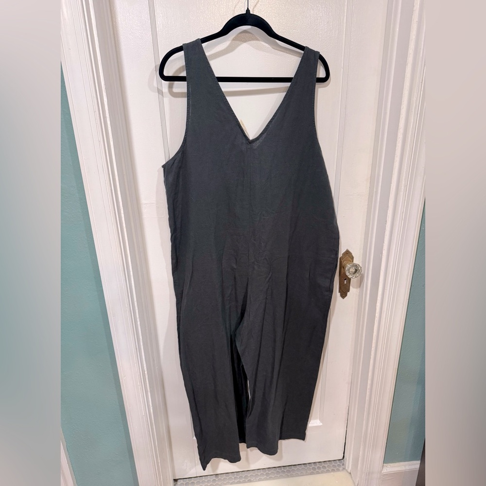 NWT. Dark grey linen look jumper